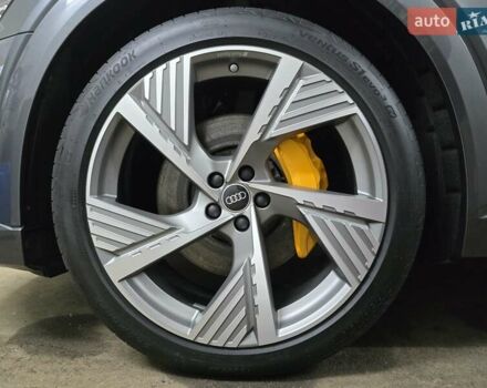 Сірий Ауді E-Tron, об'ємом двигуна 0 л та пробігом 100 тис. км за 41888 $, фото 81 на Automoto.ua