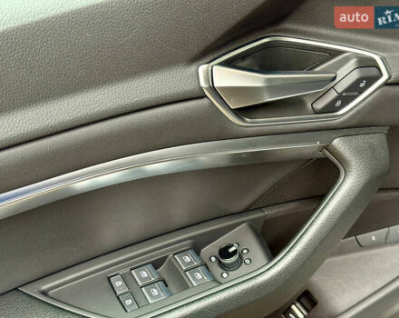 Сірий Ауді E-Tron, об'ємом двигуна 0 л та пробігом 39 тис. км за 46500 $, фото 34 на Automoto.ua