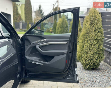 Сірий Ауді E-Tron, об'ємом двигуна 0 л та пробігом 48 тис. км за 49999 $, фото 88 на Automoto.ua