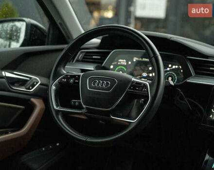Сірий Ауді E-Tron, об'ємом двигуна 0 л та пробігом 64 тис. км за 37900 $, фото 24 на Automoto.ua