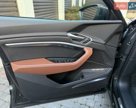 Серый Ауди E-Tron, объемом двигателя 0 л и пробегом 13 тыс. км за 36500 $, фото 20 на Automoto.ua