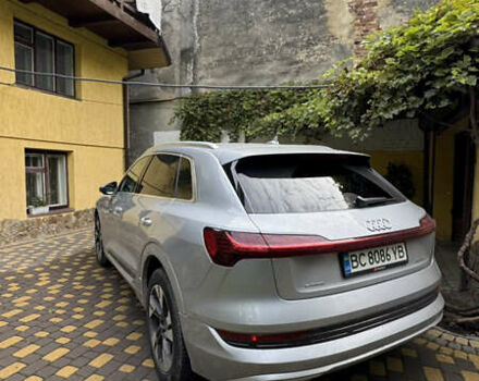 Сірий Ауді E-Tron, об'ємом двигуна 0 л та пробігом 5 тис. км за 42000 $, фото 4 на Automoto.ua