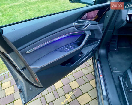 Сірий Ауді E-Tron, об'ємом двигуна 0 л та пробігом 43 тис. км за 45500 $, фото 46 на Automoto.ua