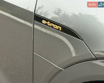 Сірий Ауді E-Tron, об'ємом двигуна 0 л та пробігом 151 тис. км за 29500 $, фото 113 на Automoto.ua