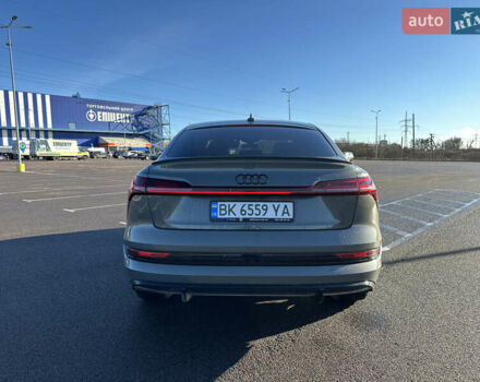 Сірий Ауді E-Tron, об'ємом двигуна 0 л та пробігом 58 тис. км за 45200 $, фото 6 на Automoto.ua