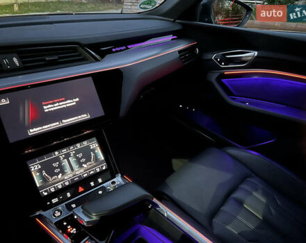 Сірий Ауді E-Tron, об'ємом двигуна 0 л та пробігом 55 тис. км за 42000 $, фото 4 на Automoto.ua