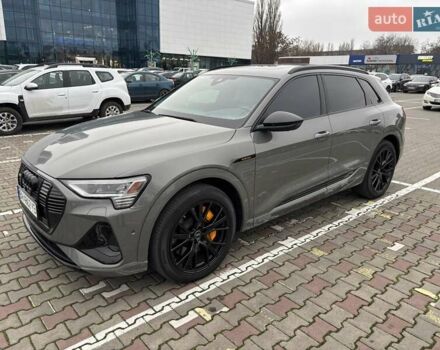 Серый Ауди E-Tron, объемом двигателя 0 л и пробегом 25 тыс. км за 44900 $, фото 1 на Automoto.ua