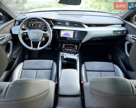 Сірий Ауді E-Tron, об'ємом двигуна 0 л та пробігом 25 тис. км за 47431 $, фото 48 на Automoto.ua