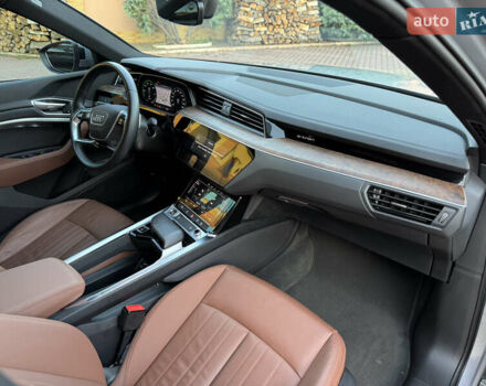 Сірий Ауді E-Tron, об'ємом двигуна 0 л та пробігом 49 тис. км за 36500 $, фото 75 на Automoto.ua