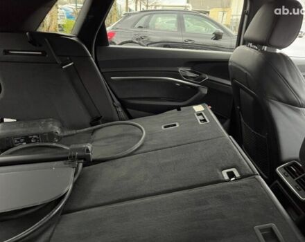 Серый Ауди E-Tron, объемом двигателя 0 л и пробегом 25 тыс. км за 54123 $, фото 8 на Automoto.ua