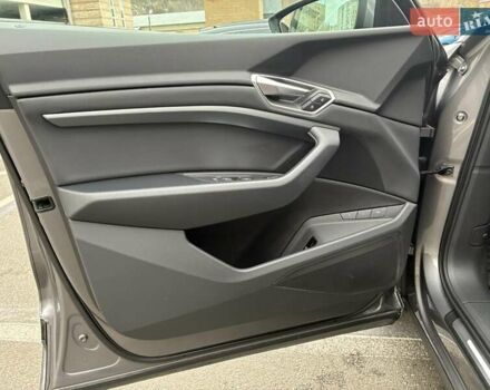 Серый Ауди E-Tron, объемом двигателя 0 л и пробегом 112 тыс. км за 31900 $, фото 73 на Automoto.ua