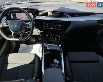 Серый Ауди E-Tron, объемом двигателя 0 л и пробегом 70 тыс. км за 39650 $, фото 23 на Automoto.ua