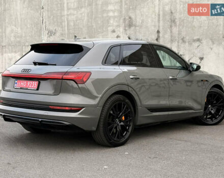 Серый Ауди E-Tron, объемом двигателя 0 л и пробегом 104 тыс. км за 39820 $, фото 26 на Automoto.ua