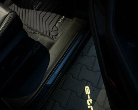 Серый Ауди E-Tron, объемом двигателя 0 л и пробегом 45 тыс. км за 42000 $, фото 39 на Automoto.ua