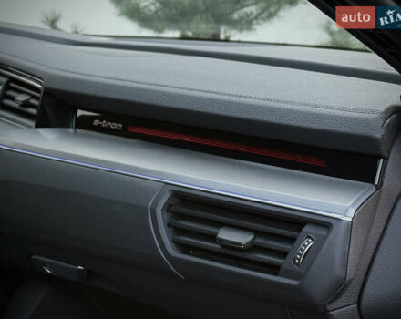 Сірий Ауді E-Tron, об'ємом двигуна 0 л та пробігом 25 тис. км за 47431 $, фото 67 на Automoto.ua