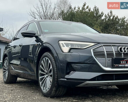 Серый Ауди E-Tron, объемом двигателя 0 л и пробегом 32 тыс. км за 41367 $, фото 9 на Automoto.ua