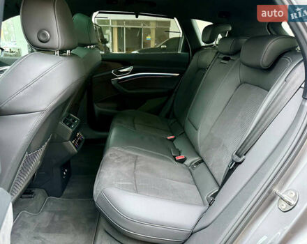 Серый Ауди E-Tron, объемом двигателя 0 л и пробегом 39 тыс. км за 44500 $, фото 33 на Automoto.ua