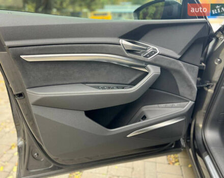 Серый Ауди E-Tron, объемом двигателя 0 л и пробегом 32 тыс. км за 43500 $, фото 21 на Automoto.ua