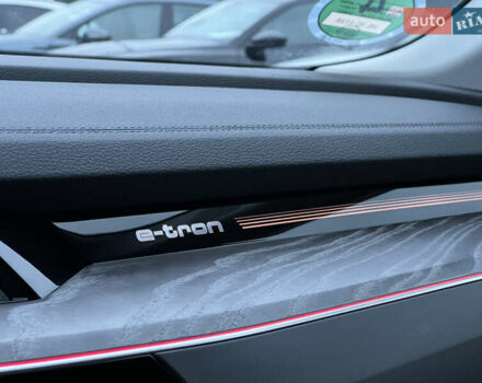 Серый Ауди E-Tron, объемом двигателя 0 л и пробегом 32 тыс. км за 41367 $, фото 64 на Automoto.ua