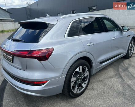 Сірий Ауді E-Tron, об'ємом двигуна 0 л та пробігом 22 тис. км за 48490 $, фото 4 на Automoto.ua
