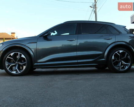 Сірий Ауді E-Tron, об'ємом двигуна 0 л та пробігом 28 тис. км за 47700 $, фото 3 на Automoto.ua