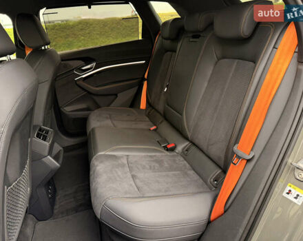 Серый Ауди E-Tron, объемом двигателя 0 л и пробегом 104 тыс. км за 39820 $, фото 40 на Automoto.ua