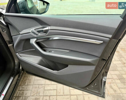 Сірий Ауді E-Tron, об'ємом двигуна 0 л та пробігом 39 тис. км за 46500 $, фото 51 на Automoto.ua