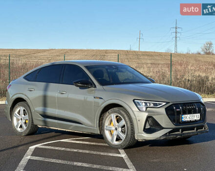 Сірий Ауді E-Tron, об'ємом двигуна 0 л та пробігом 58 тис. км за 45200 $, фото 2 на Automoto.ua
