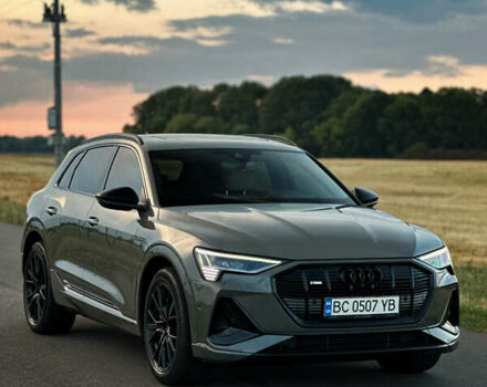 Серый Ауди E-Tron, объемом двигателя 0 л и пробегом 63 тыс. км за 40999 $, фото 2 на Automoto.ua