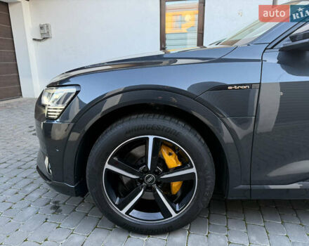 Серый Ауди E-Tron, объемом двигателя 0 л и пробегом 13 тыс. км за 36500 $, фото 14 на Automoto.ua