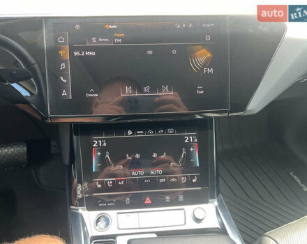 Сірий Ауді E-Tron, об'ємом двигуна 0 л та пробігом 22 тис. км за 48490 $, фото 22 на Automoto.ua
