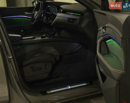 Серый Ауди E-Tron, объемом двигателя 0 л и пробегом 104 тыс. км за 39820 $, фото 71 на Automoto.ua