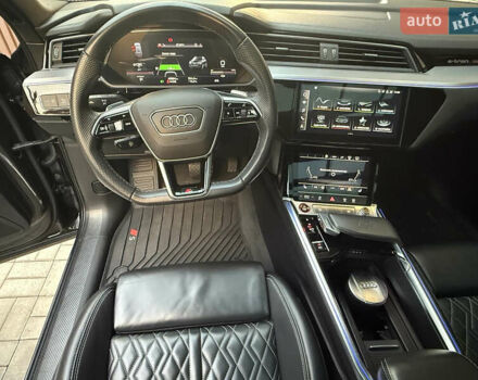 Серый Ауди E-Tron, объемом двигателя 0 л и пробегом 41 тыс. км за 52900 $, фото 14 на Automoto.ua