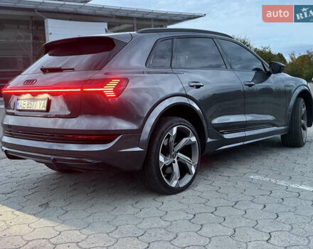 Серый Ауди E-Tron, объемом двигателя 0 л и пробегом 41 тыс. км за 52900 $, фото 6 на Automoto.ua
