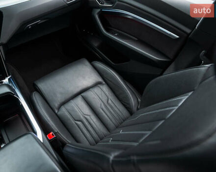 Серый Ауди E-Tron, объемом двигателя 0 л и пробегом 33 тыс. км за 53000 $, фото 39 на Automoto.ua