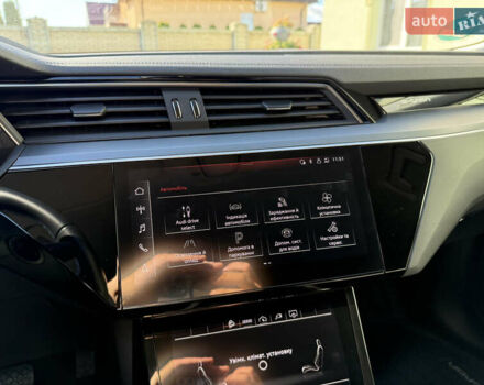 Серый Ауди E-Tron, объемом двигателя 0 л и пробегом 90 тыс. км за 33000 $, фото 67 на Automoto.ua