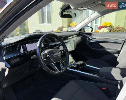 Серый Ауди E-Tron, объемом двигателя 0 л и пробегом 90 тыс. км за 33000 $, фото 44 на Automoto.ua