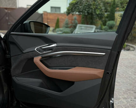 Серый Ауди E-Tron, объемом двигателя 0 л и пробегом 43 тыс. км за 41777 $, фото 36 на Automoto.ua