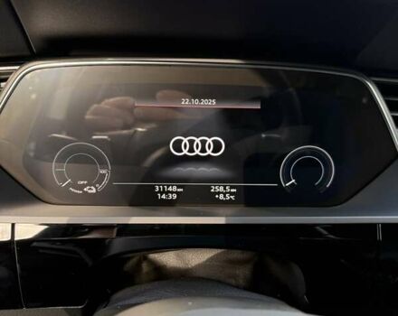 Серый Ауди E-Tron, объемом двигателя 0 л и пробегом 31 тыс. км за 40500 $, фото 7 на Automoto.ua