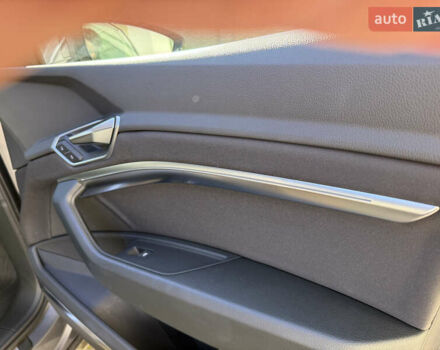 Серый Ауди E-Tron, объемом двигателя 0 л и пробегом 90 тыс. км за 33000 $, фото 74 на Automoto.ua