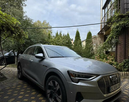 Сірий Ауді E-Tron, об'ємом двигуна 0 л та пробігом 5 тис. км за 42000 $, фото 5 на Automoto.ua