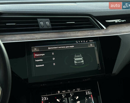 Сірий Ауді E-Tron, об'ємом двигуна 0 л та пробігом 49 тис. км за 36500 $, фото 55 на Automoto.ua