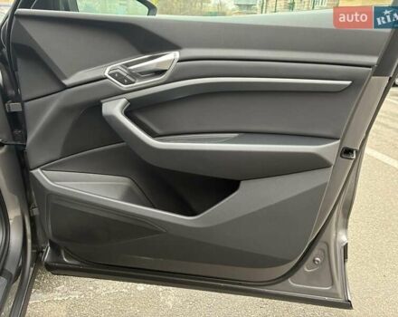 Серый Ауди E-Tron, объемом двигателя 0 л и пробегом 112 тыс. км за 31900 $, фото 62 на Automoto.ua