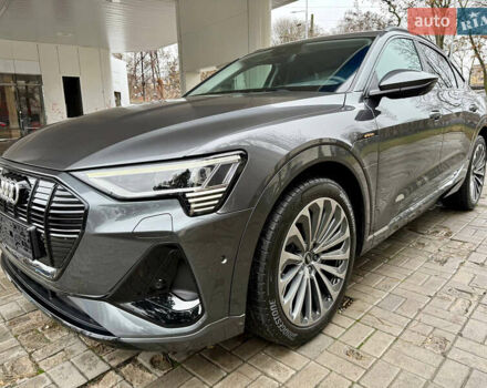Сірий Ауді E-Tron, об'ємом двигуна 0 л та пробігом 39 тис. км за 46500 $, фото 2 на Automoto.ua