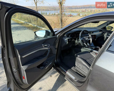 Серый Ауди E-Tron, объемом двигателя 0 л и пробегом 65 тыс. км за 53900 $, фото 13 на Automoto.ua