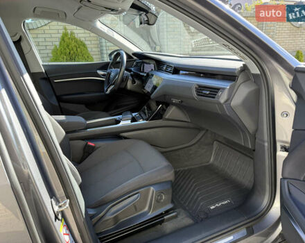 Серый Ауди E-Tron, объемом двигателя 0 л и пробегом 90 тыс. км за 33000 $, фото 76 на Automoto.ua