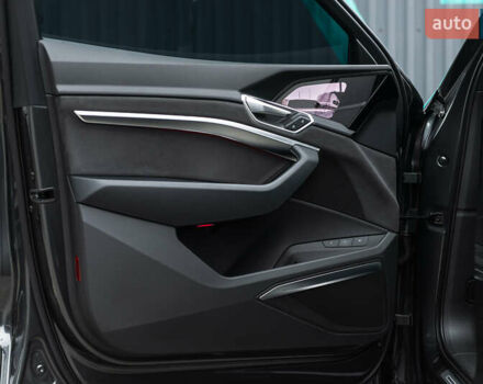 Серый Ауди E-Tron, объемом двигателя 0 л и пробегом 33 тыс. км за 53000 $, фото 25 на Automoto.ua