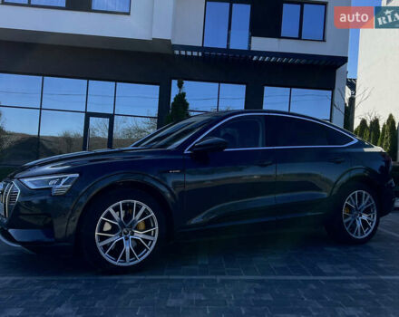 Серый Ауди E-Tron, объемом двигателя 0 л и пробегом 18 тыс. км за 42500 $, фото 1 на Automoto.ua