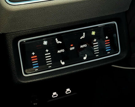 Серый Ауди E-Tron, объемом двигателя 0 л и пробегом 63 тыс. км за 40999 $, фото 29 на Automoto.ua