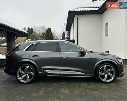 Серый Ауди E-Tron, объемом двигателя 0 л и пробегом 48 тыс. км за 49999 $, фото 3 на Automoto.ua